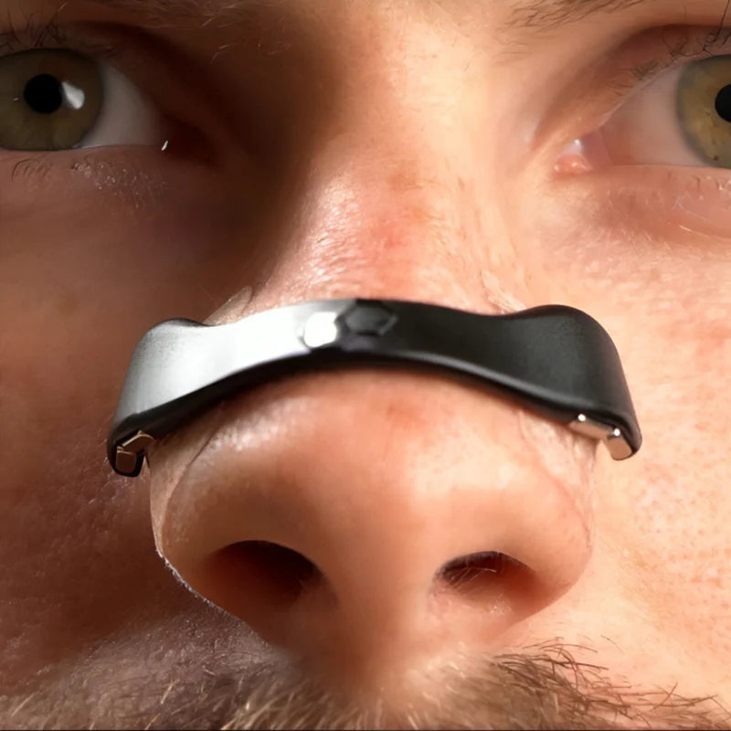 Magnetic nose strip up clsoe